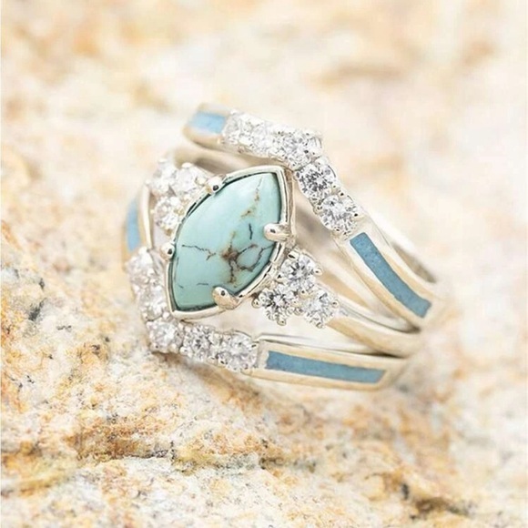 Elegant Turquoise and Diamond Accent Ring‎ - Picture 1 of 3